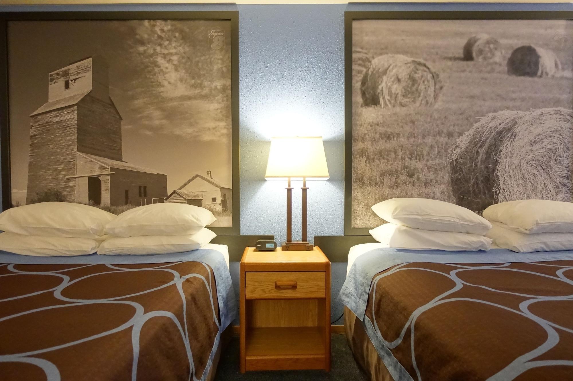 Super 8 By Wyndham Swift Current Hotel Exterior foto