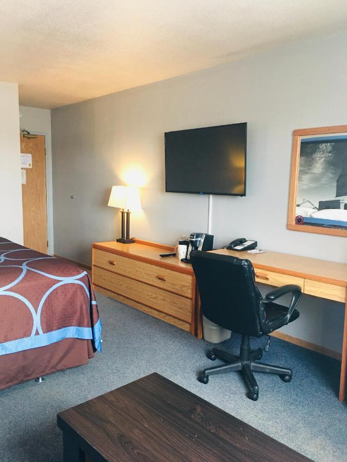 Super 8 By Wyndham Swift Current Hotel Exterior foto