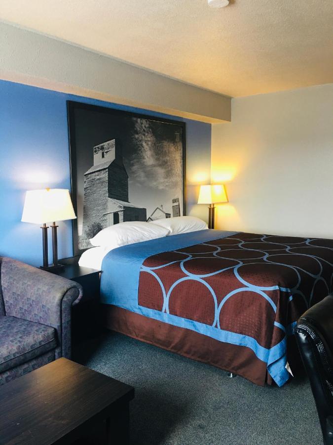 Super 8 By Wyndham Swift Current Hotel Exterior foto