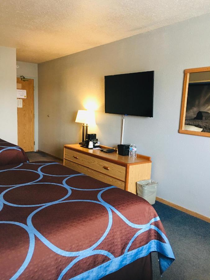 Super 8 By Wyndham Swift Current Hotel Exterior foto
